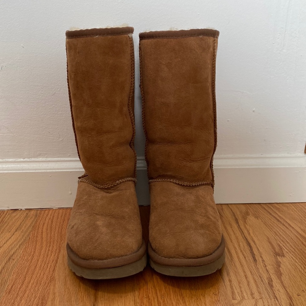 UGG Classic tall boots 5815 size 5